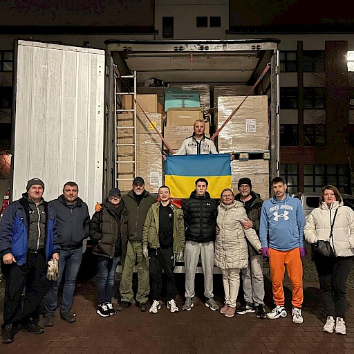 unsere ukrainischen Helferinnen und Helfer kurz vor der Abfahrt ins Kriegsgebiet